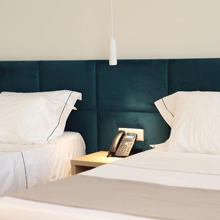 Volmar Hotel Durres Bagian luar foto