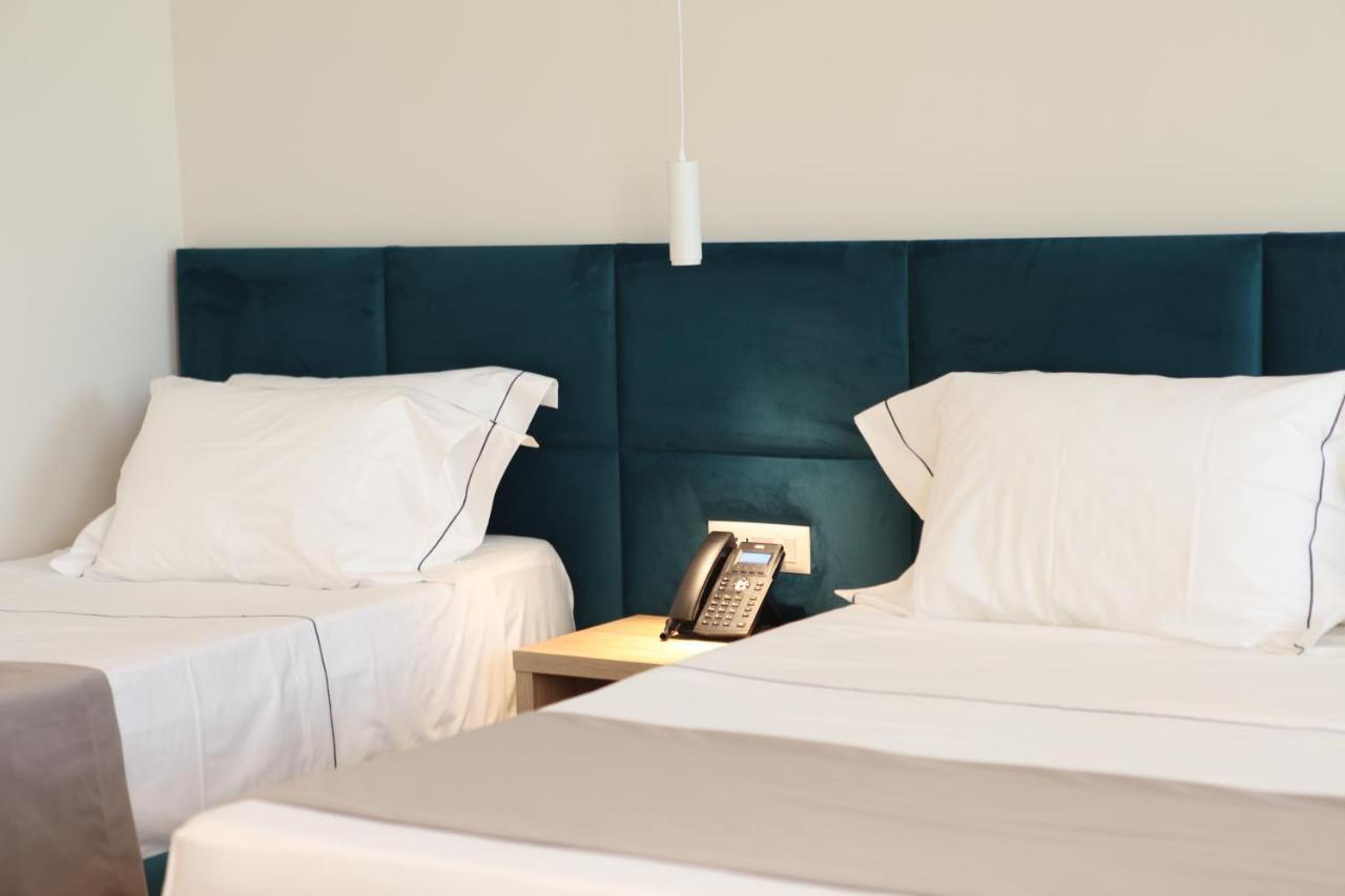 Volmar Hotel Durres Bagian luar foto