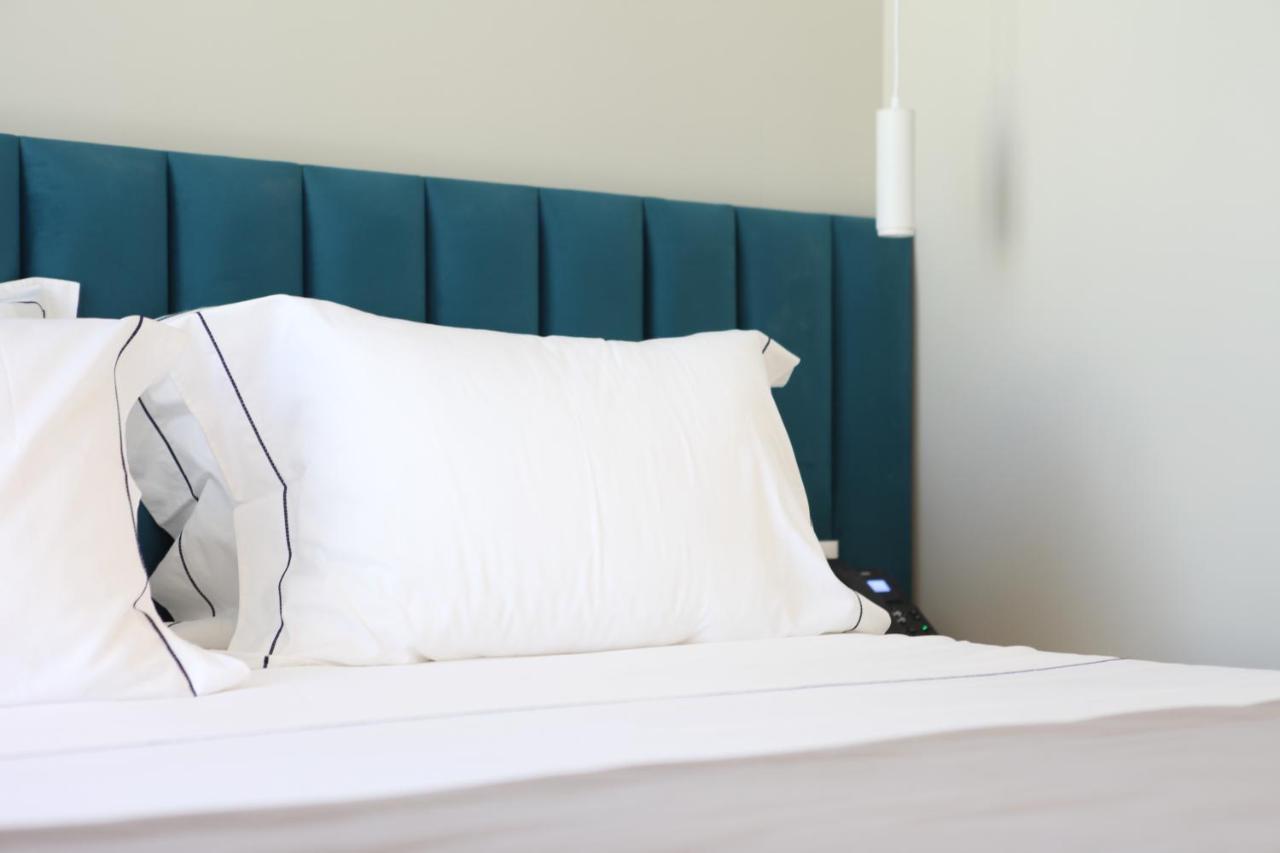 Volmar Hotel Durres Bagian luar foto