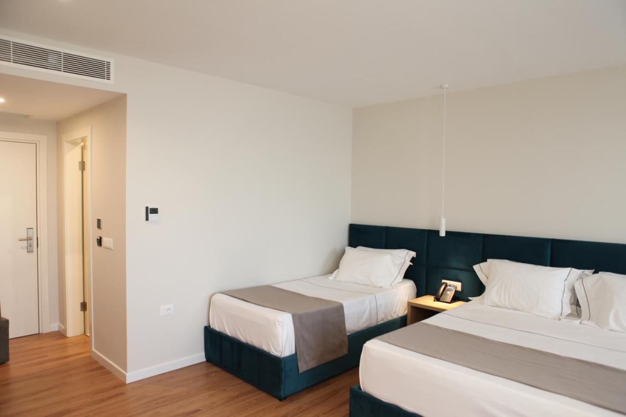 Volmar Hotel Durres Bagian luar foto