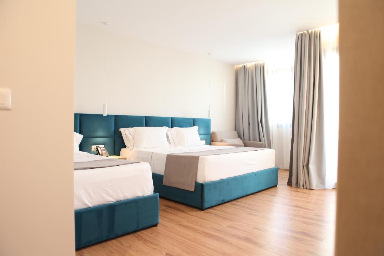 Volmar Hotel Durres Bagian luar foto
