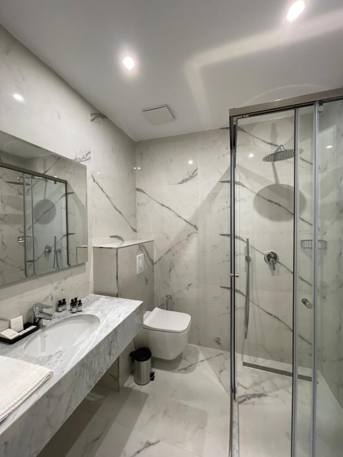 Volmar Hotel Durres Bagian luar foto